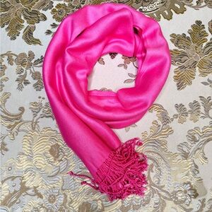 💝 Jones New York Vibrant Pink Soft & Silky Fringe Scarf 💖✨